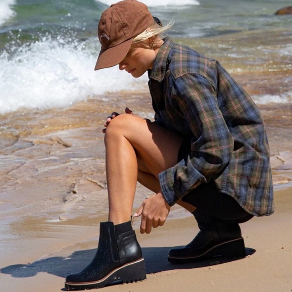 DV Dolce Vita  Rielle Ankle Boot 8.5